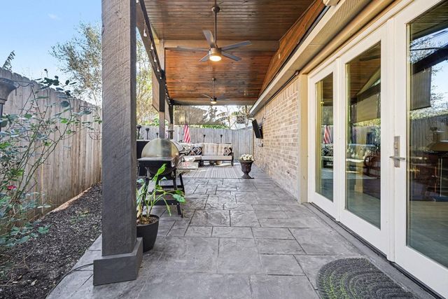 131 Breezy Shore Court, Dickinson, TX 77539