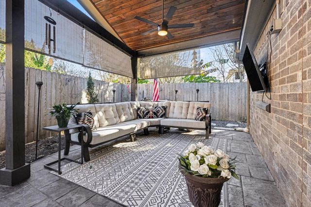 131 Breezy Shore Court, Dickinson, TX 77539