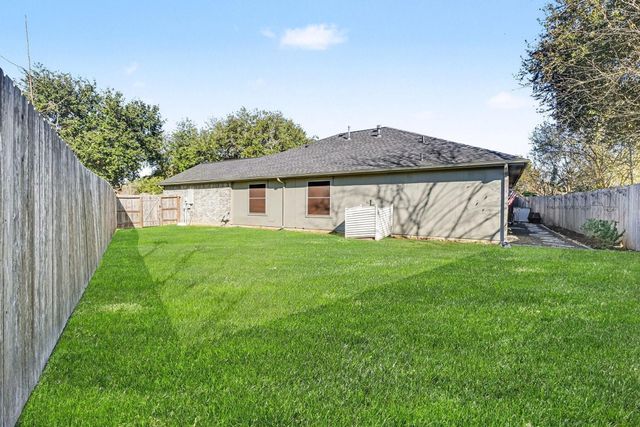 131 Breezy Shore Court, Dickinson, TX 77539