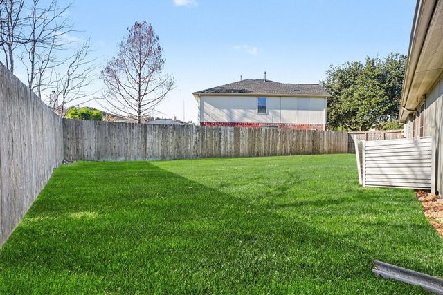 131 Breezy Shore Court, Dickinson, TX 77539