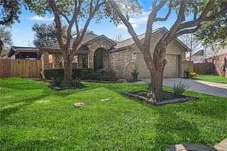 131 Breezy Shore Court, Dickinson, TX 77539