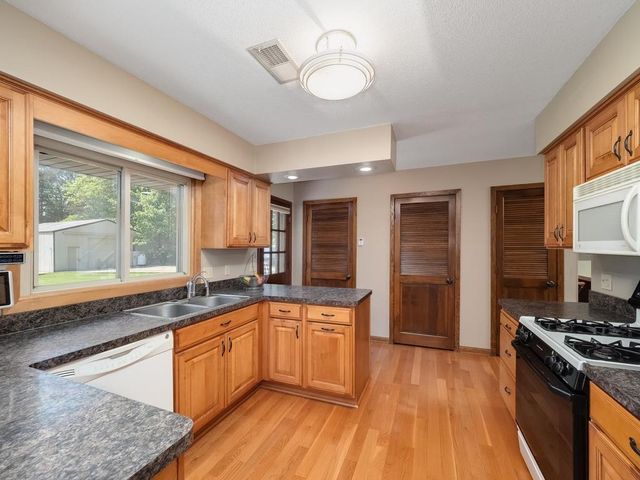 13741 Vinewood Lane N, Dayton, MN 55327