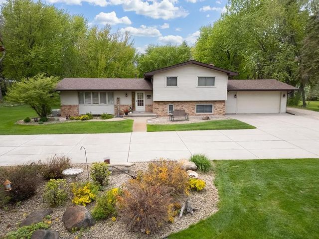 13741 Vinewood Lane N, Dayton, MN 55327