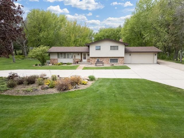 13741 Vinewood Lane N, Dayton, MN 55327