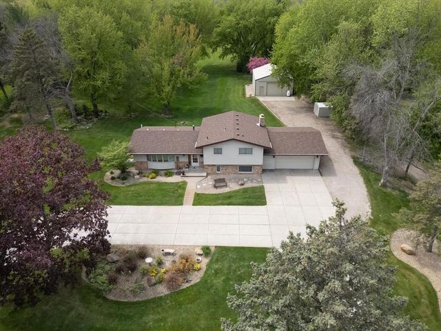 13741 Vinewood Lane N, Dayton, MN 55327