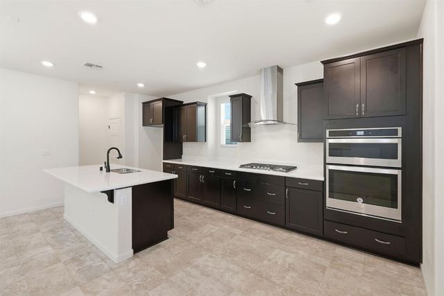 9911 Del Surf Ln, Elk Grove, CA 95757