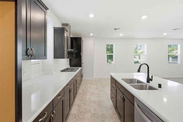 9911 Del Surf Ln, Elk Grove, CA 95757