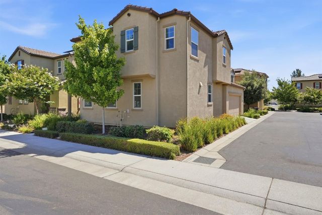 9911 Del Surf Ln, Elk Grove, CA 95757