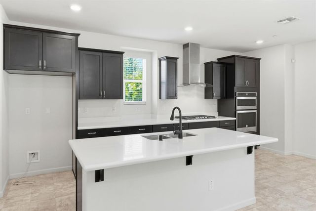 9911 Del Surf Ln, Elk Grove, CA 95757