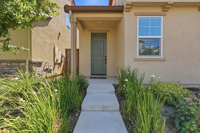 9911 Del Surf Ln, Elk Grove, CA 95757