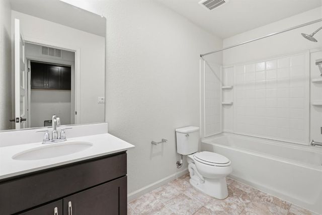 9911 Del Surf Ln, Elk Grove, CA 95757