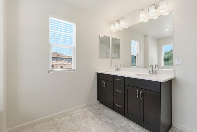 9911 Del Surf Ln, Elk Grove, CA 95757