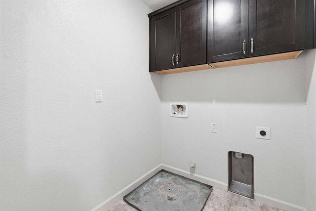9911 Del Surf Ln, Elk Grove, CA 95757