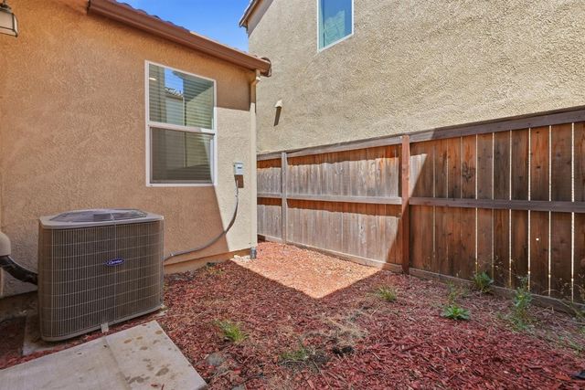 9911 Del Surf Ln, Elk Grove, CA 95757