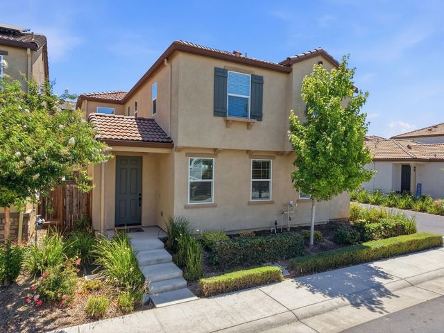 9911 Del Surf Ln, Elk Grove, CA 95757