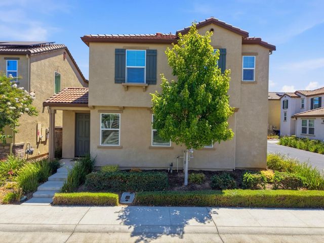9911 Del Surf Ln, Elk Grove, CA 95757