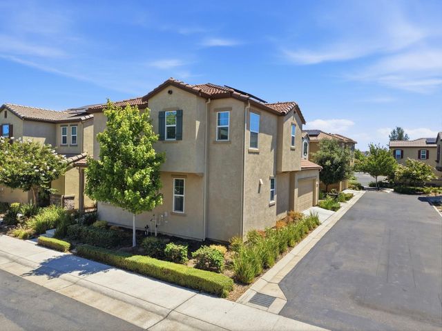 9911 Del Surf Ln, Elk Grove, CA 95757