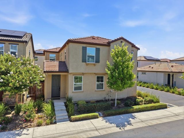 9911 Del Surf Ln, Elk Grove, CA 95757