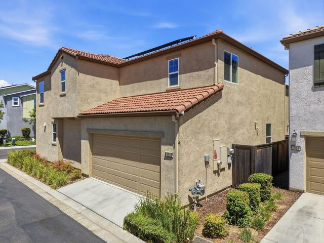 9911 Del Surf Ln, Elk Grove, CA 95757