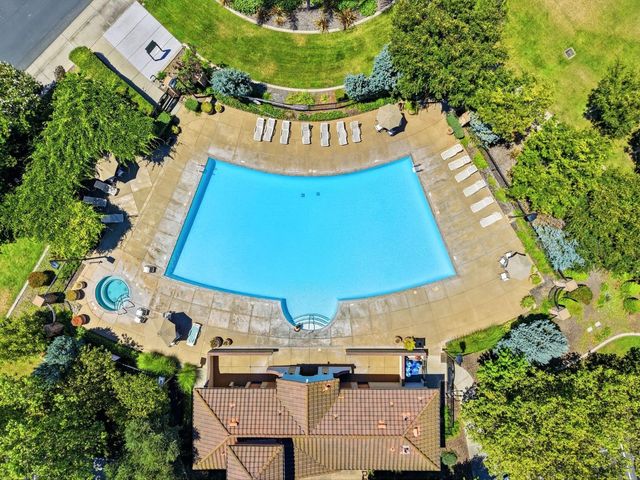 9911 Del Surf Ln, Elk Grove, CA 95757