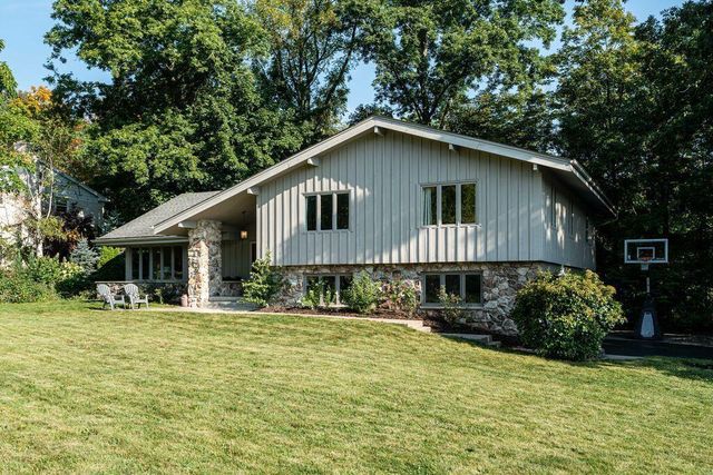 16690 Shore Line DRIVE, Brookfield, WI 53005