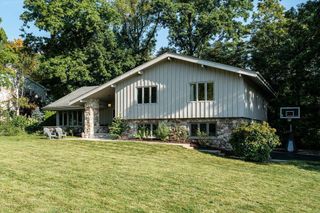 16690 Shore Line DRIVE, Brookfield, WI 53005