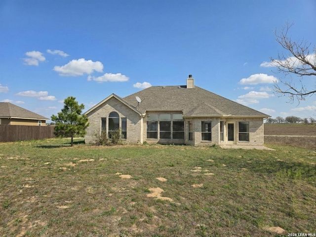 135 Muirfield Ln, La Vernia, TX 78121