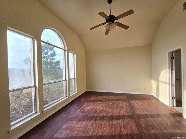 135 Muirfield Ln, La Vernia, TX 78121