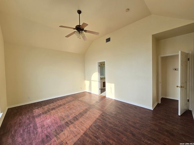 135 Muirfield Ln, La Vernia, TX 78121