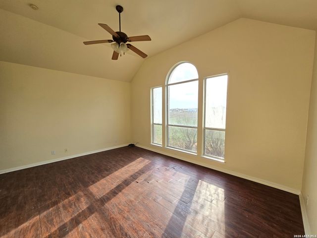 135 Muirfield Ln, La Vernia, TX 78121