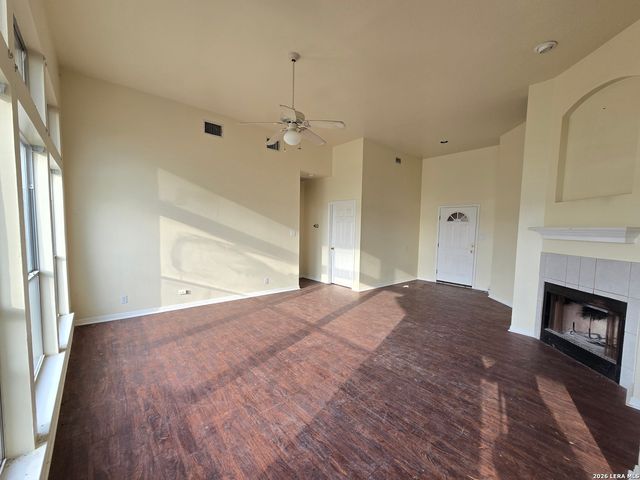 135 Muirfield Ln, La Vernia, TX 78121