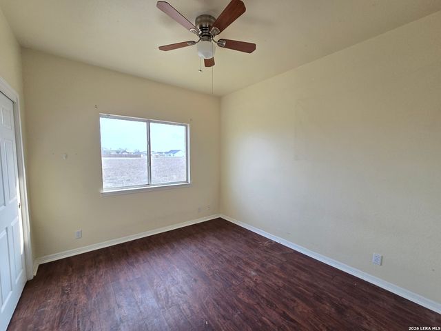 135 Muirfield Ln, La Vernia, TX 78121