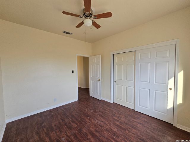 135 Muirfield Ln, La Vernia, TX 78121