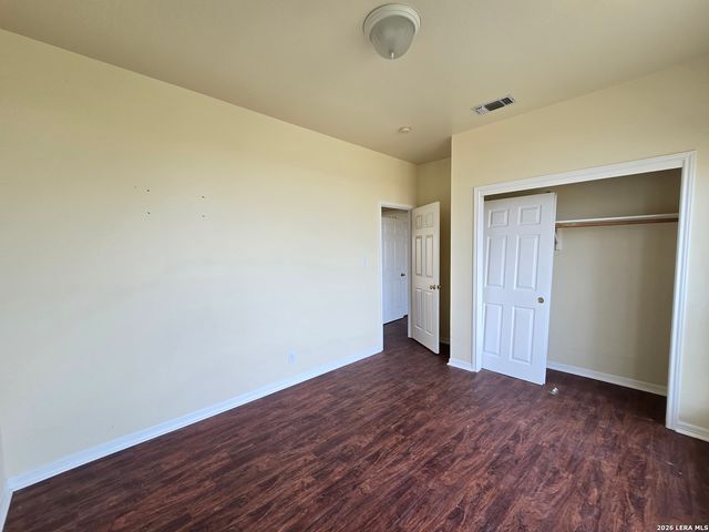 135 Muirfield Ln, La Vernia, TX 78121