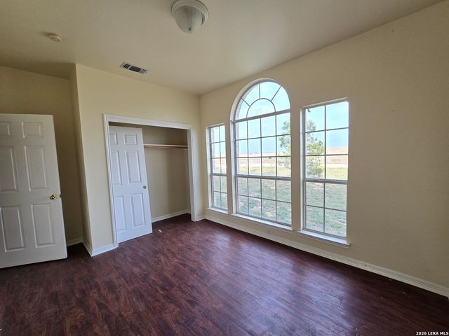 135 Muirfield Ln, La Vernia, TX 78121