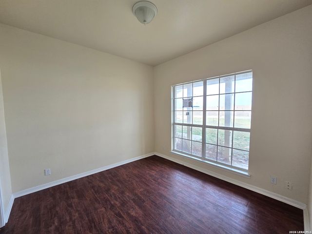 135 Muirfield Ln, La Vernia, TX 78121