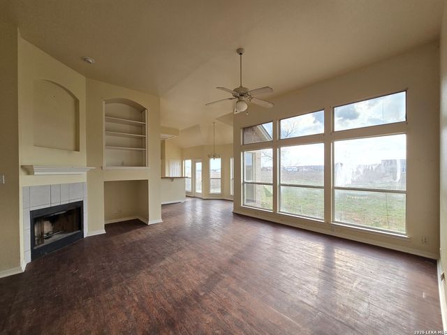 135 Muirfield Ln, La Vernia, TX 78121