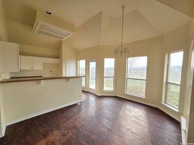 135 Muirfield Ln, La Vernia, TX 78121