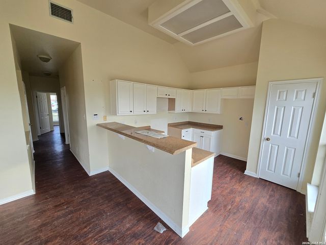 135 Muirfield Ln, La Vernia, TX 78121