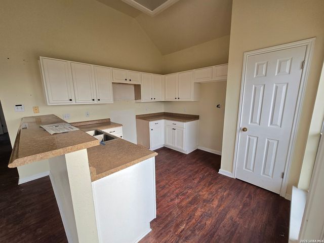 135 Muirfield Ln, La Vernia, TX 78121