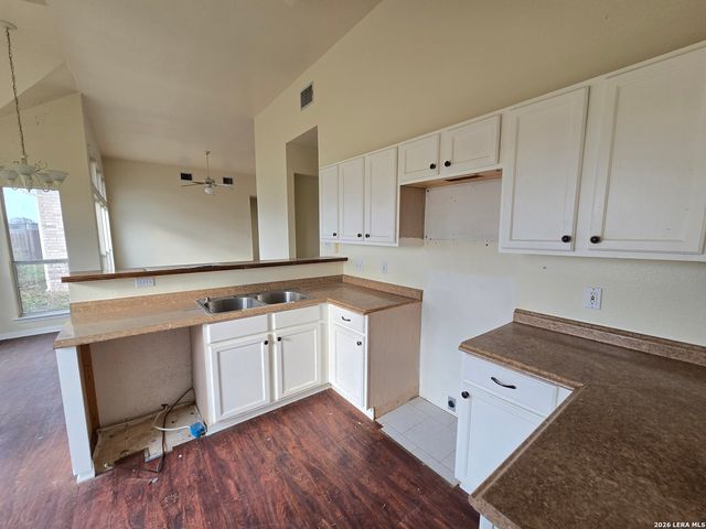 135 Muirfield Ln, La Vernia, TX 78121