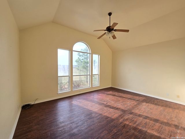 135 Muirfield Ln, La Vernia, TX 78121