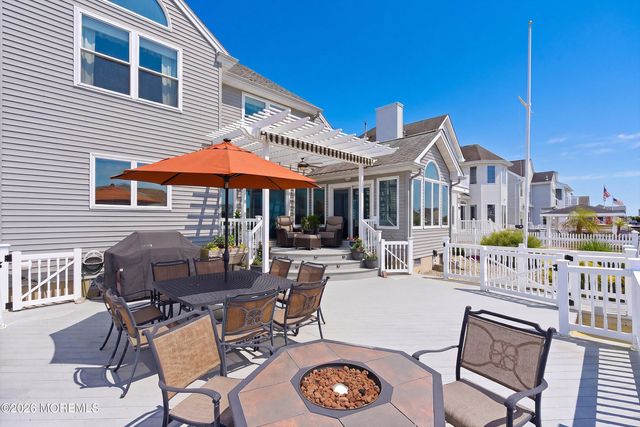 14 Toppinglift Drive, Bayville, NJ 08721