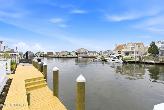 14 Toppinglift Drive, Bayville, NJ 08721