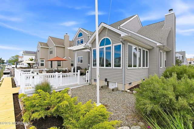 14 Toppinglift Drive, Bayville, NJ 08721