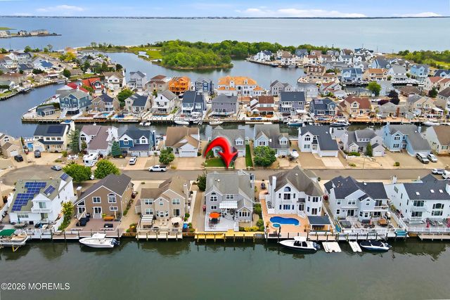 14 Toppinglift Drive, Bayville, NJ 08721