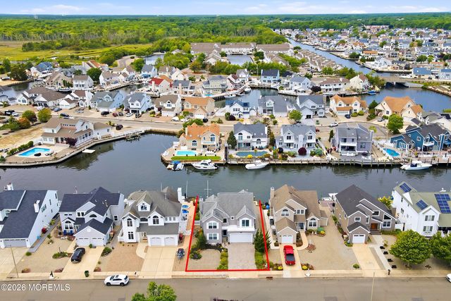 14 Toppinglift Drive, Bayville, NJ 08721