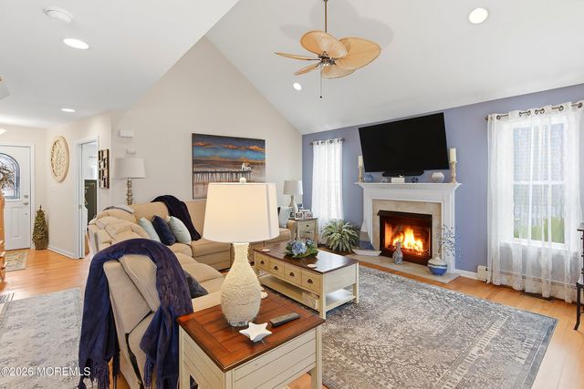 14 Toppinglift Drive, Bayville, NJ 08721