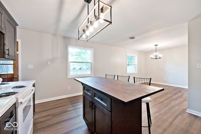 975 Rolling Hill Road, Greenwood, IN 46142