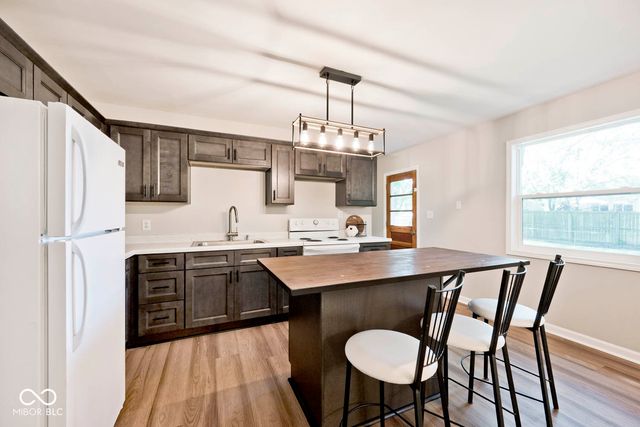 975 Rolling Hill Road, Greenwood, IN 46142